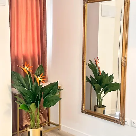 Art Deco Boutique Julia