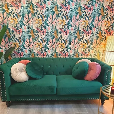 Art Deco Boutique Julia