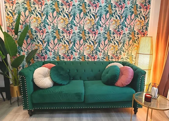 Art Deco Boutique Julia